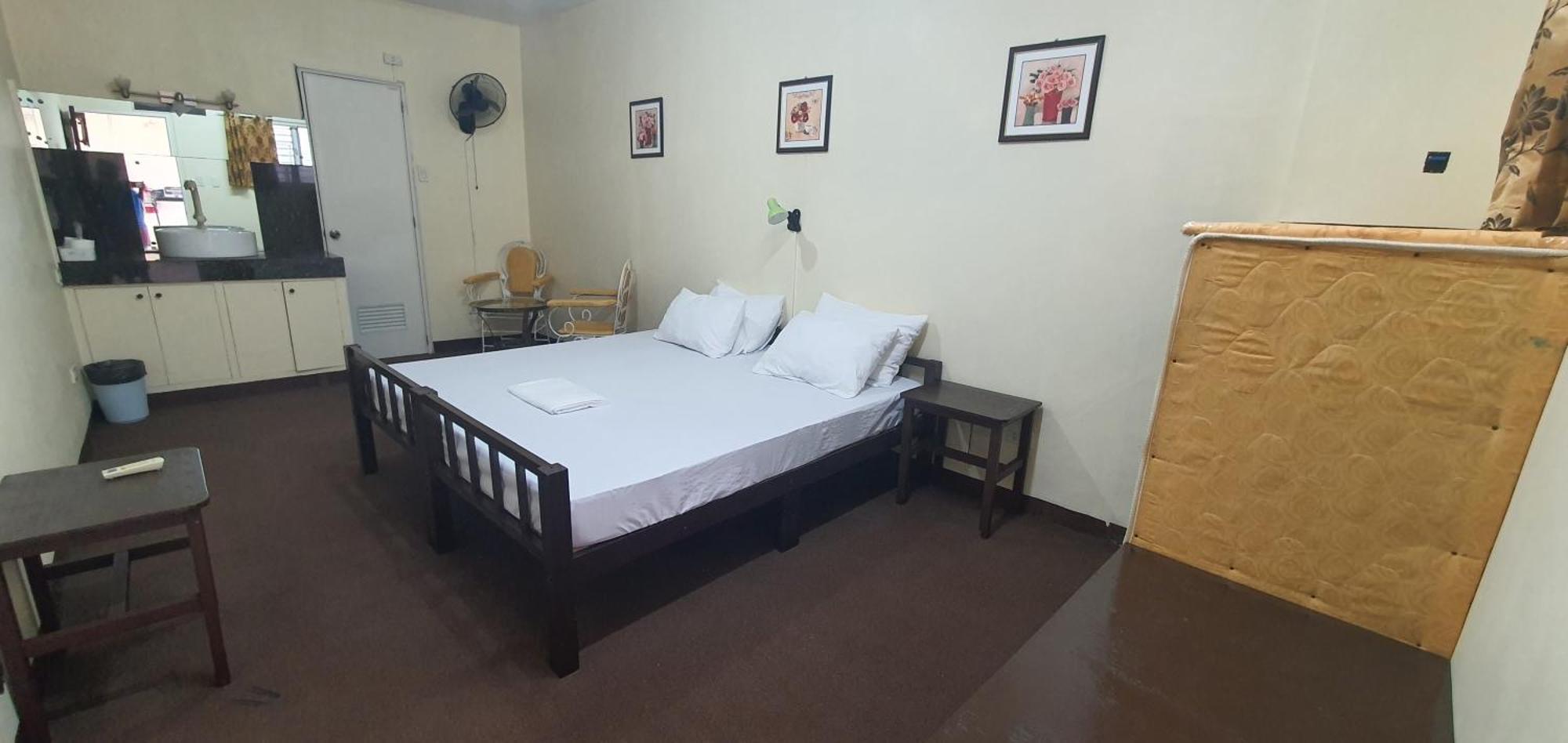 Cool Martin Family Hotel And Resort Bacoor Exterior foto